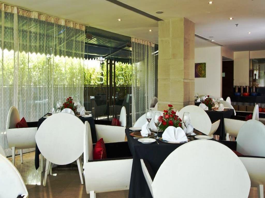 Svenska Design Hotel, Electronic City, Bangalore Kammasandra Buitenkant foto